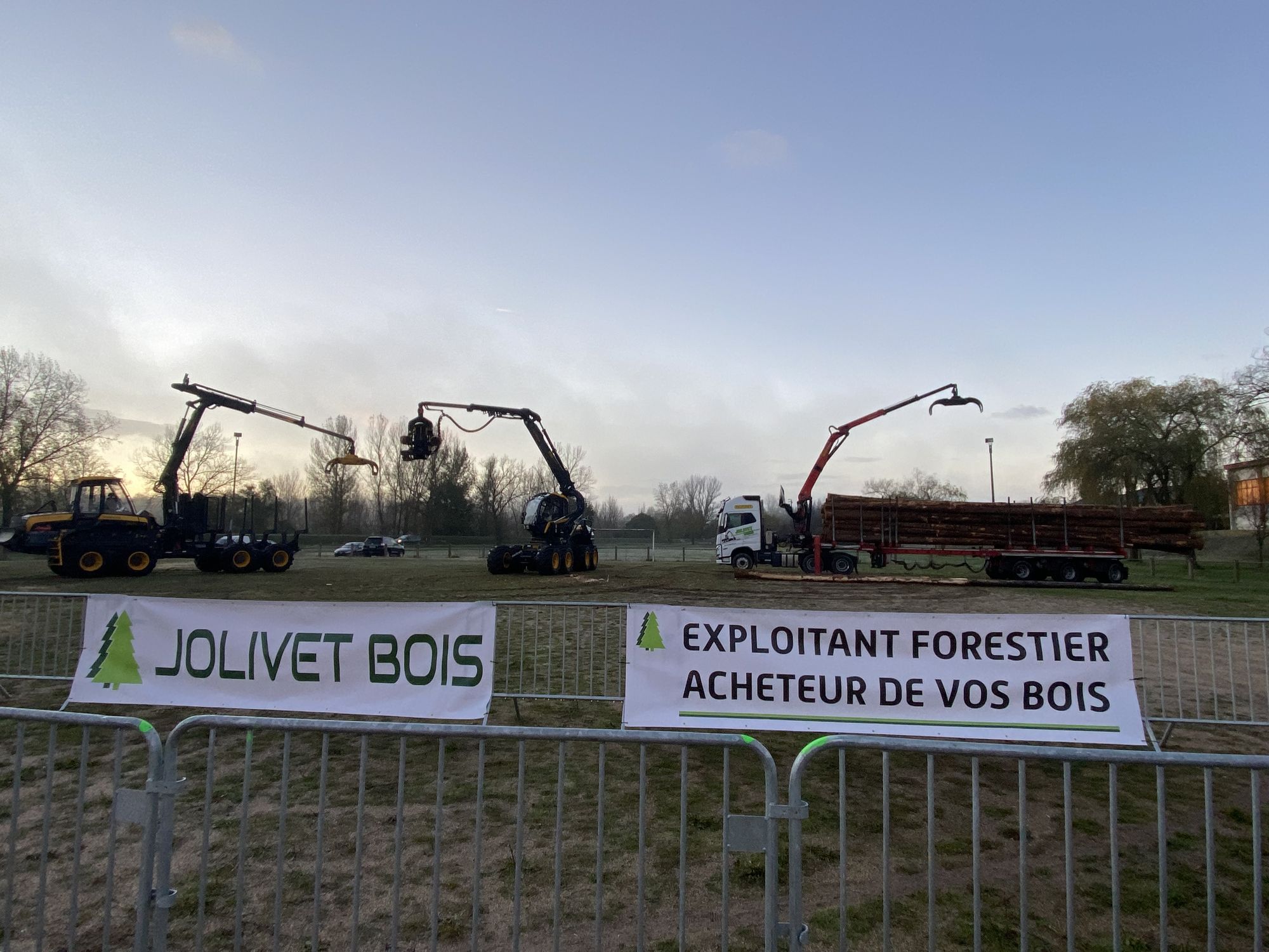 Jolivet Bois – Exploitant forestier, Achat et Vente Bas-en-Basset